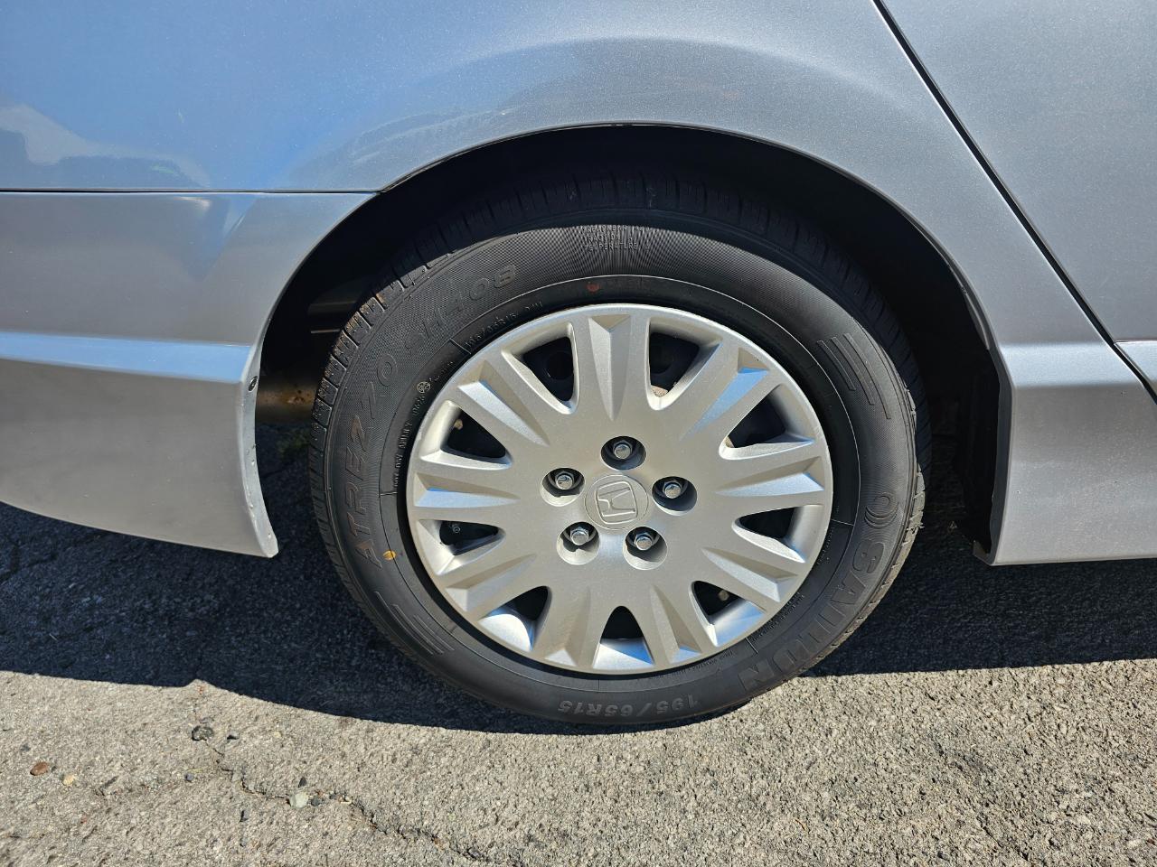 Honda Civic DX-VP Sedan 5-Speed AT 2010