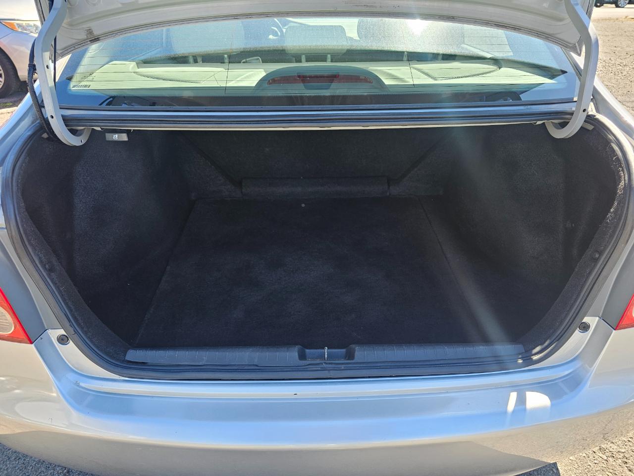 Honda Civic DX-VP Sedan 5-Speed AT 2010