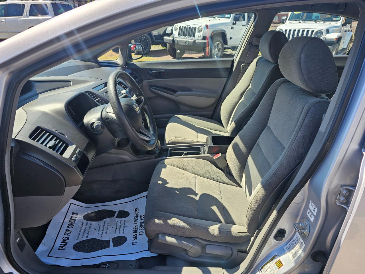 Honda Civic DX-VP Sedan 5-Speed AT 2010
