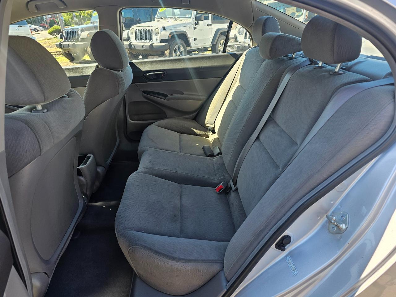 Honda Civic DX-VP Sedan 5-Speed AT 2010