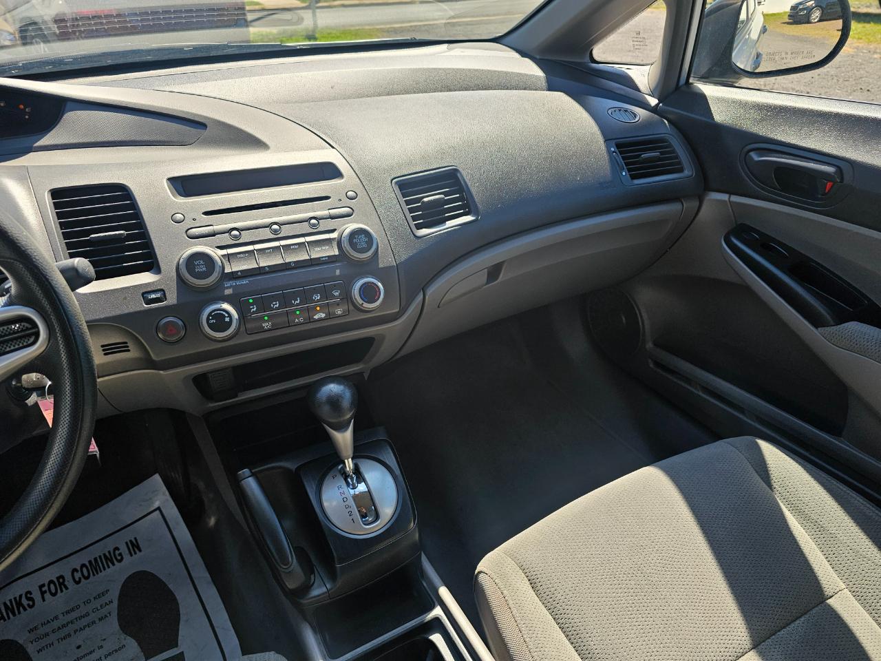 Honda Civic DX-VP Sedan 5-Speed AT 2010