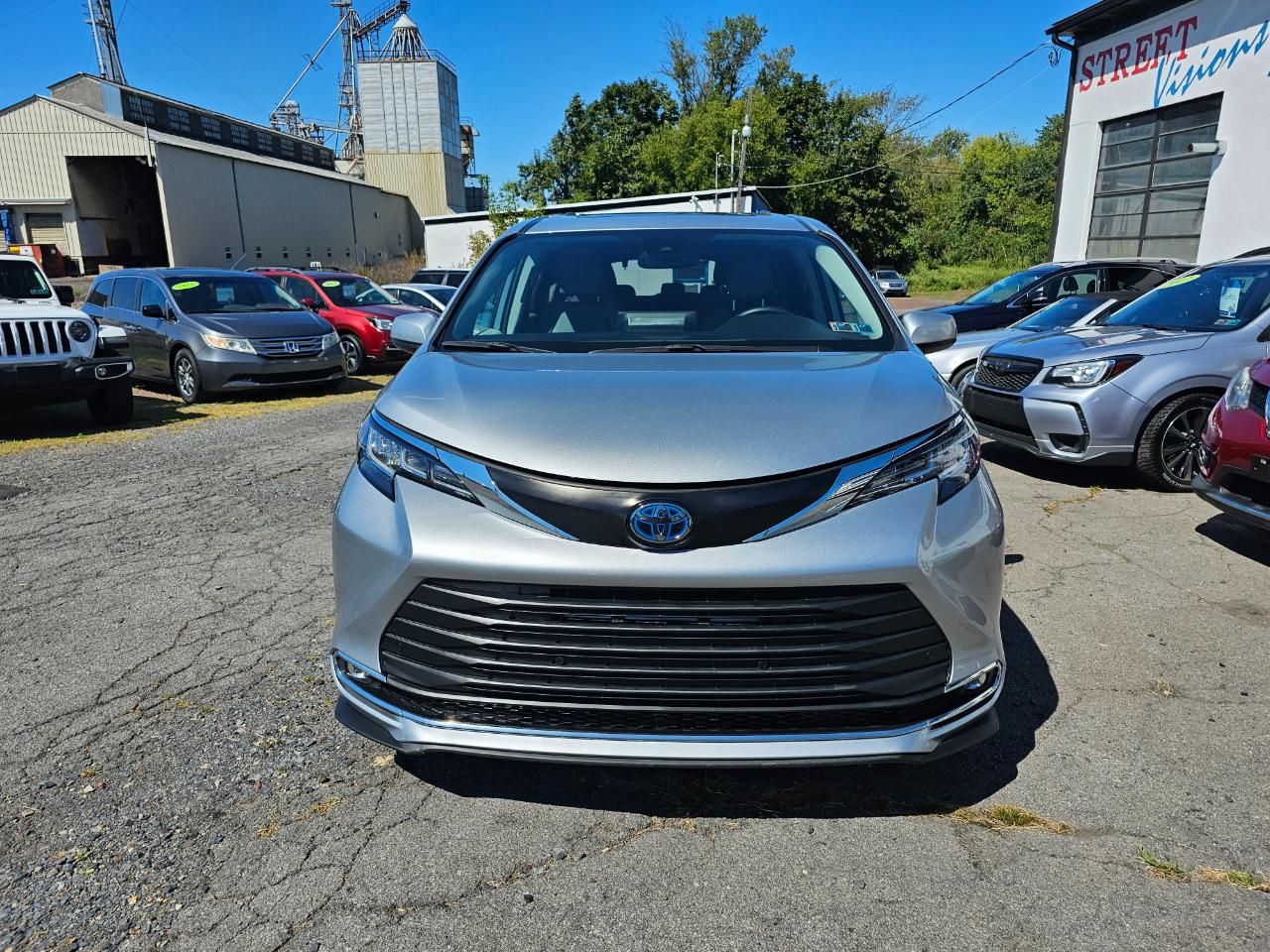 Toyota Sienna XLE 7-Passenger 2023