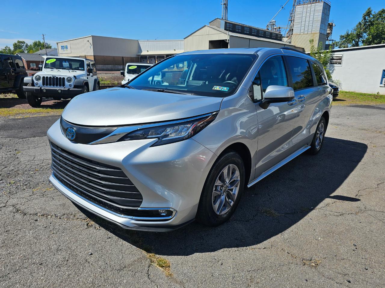 Toyota Sienna XLE 7-Passenger 2023