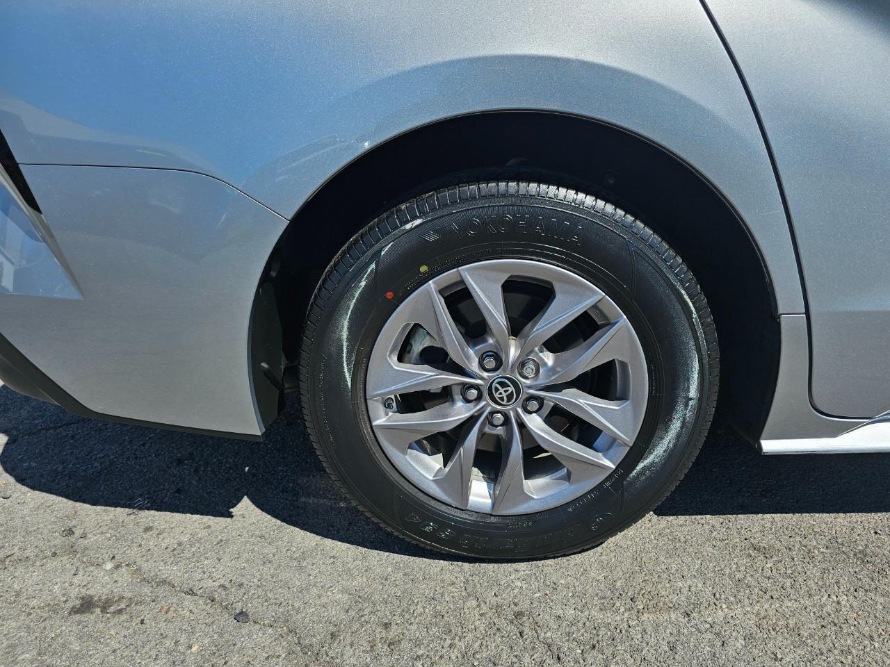 Toyota Sienna XLE 7-Passenger 2023