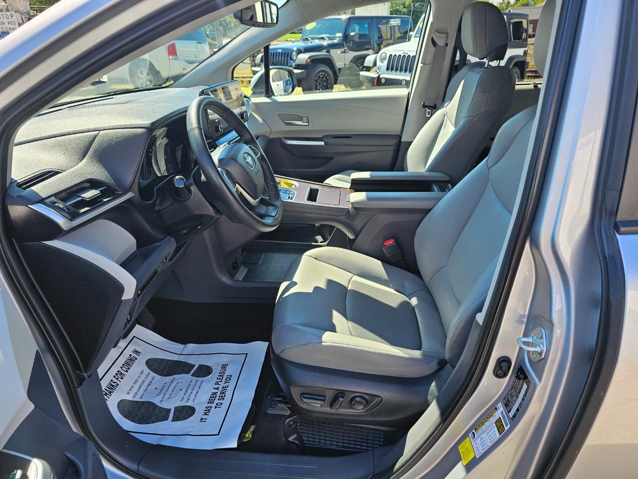 Toyota Sienna XLE 7-Passenger 2023