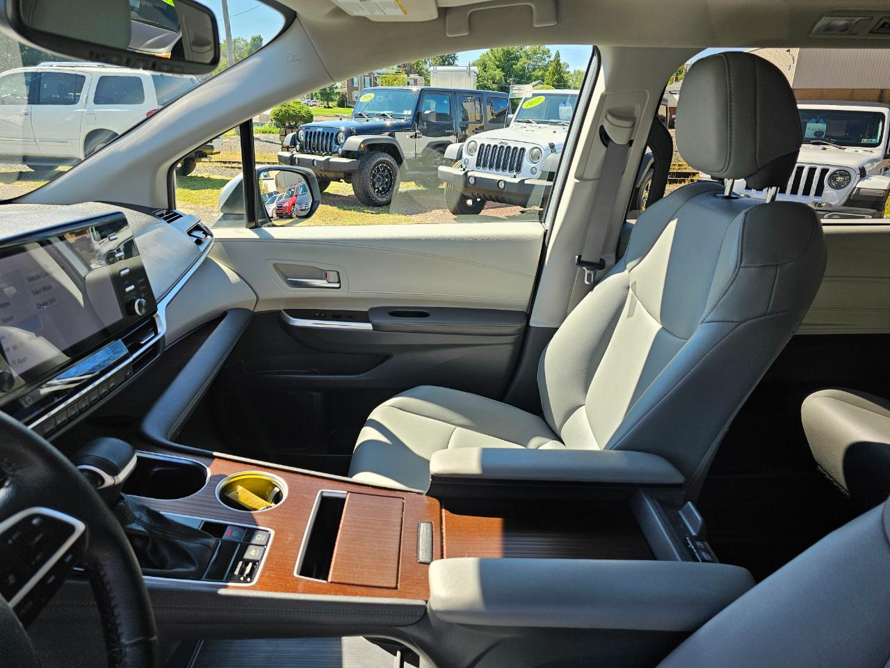 Toyota Sienna XLE 7-Passenger 2023