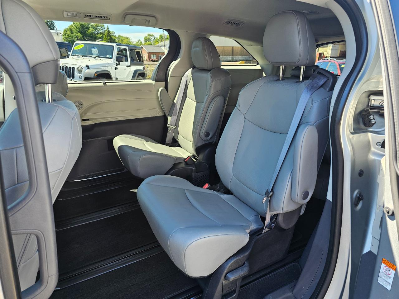 Toyota Sienna XLE 7-Passenger 2023