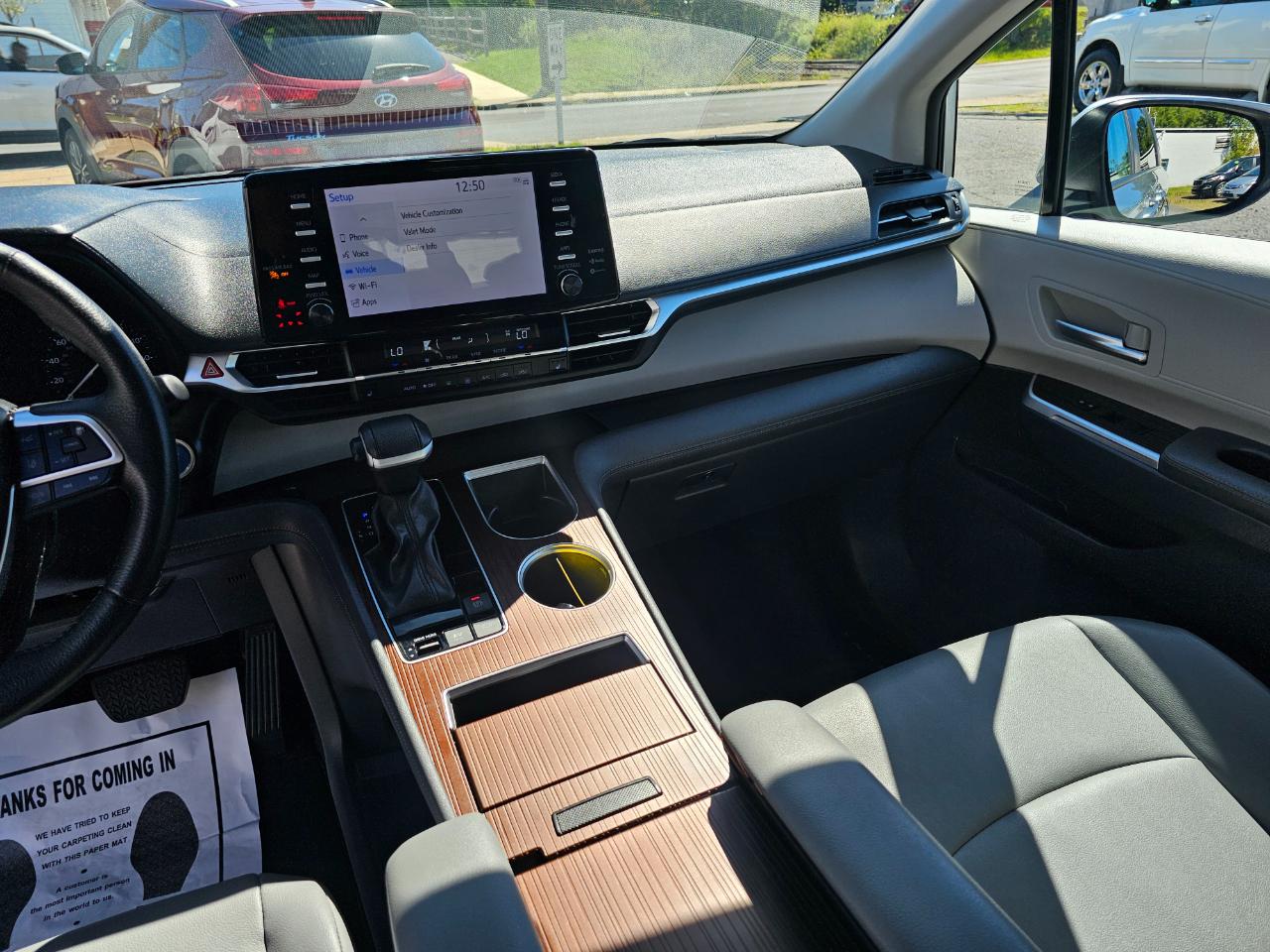 Toyota Sienna XLE 7-Passenger 2023