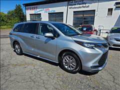 2023 Toyota Sienna 