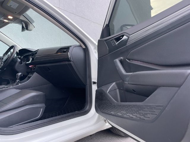 Volkswagen Jetta  2021