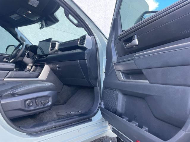 Toyota Tundra 4WD  2025