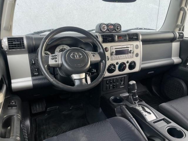 Toyota FJ Cruiser  2013