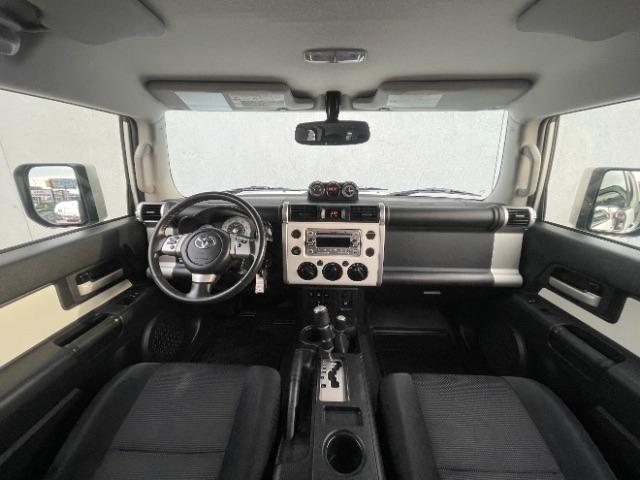 Toyota FJ Cruiser  2013