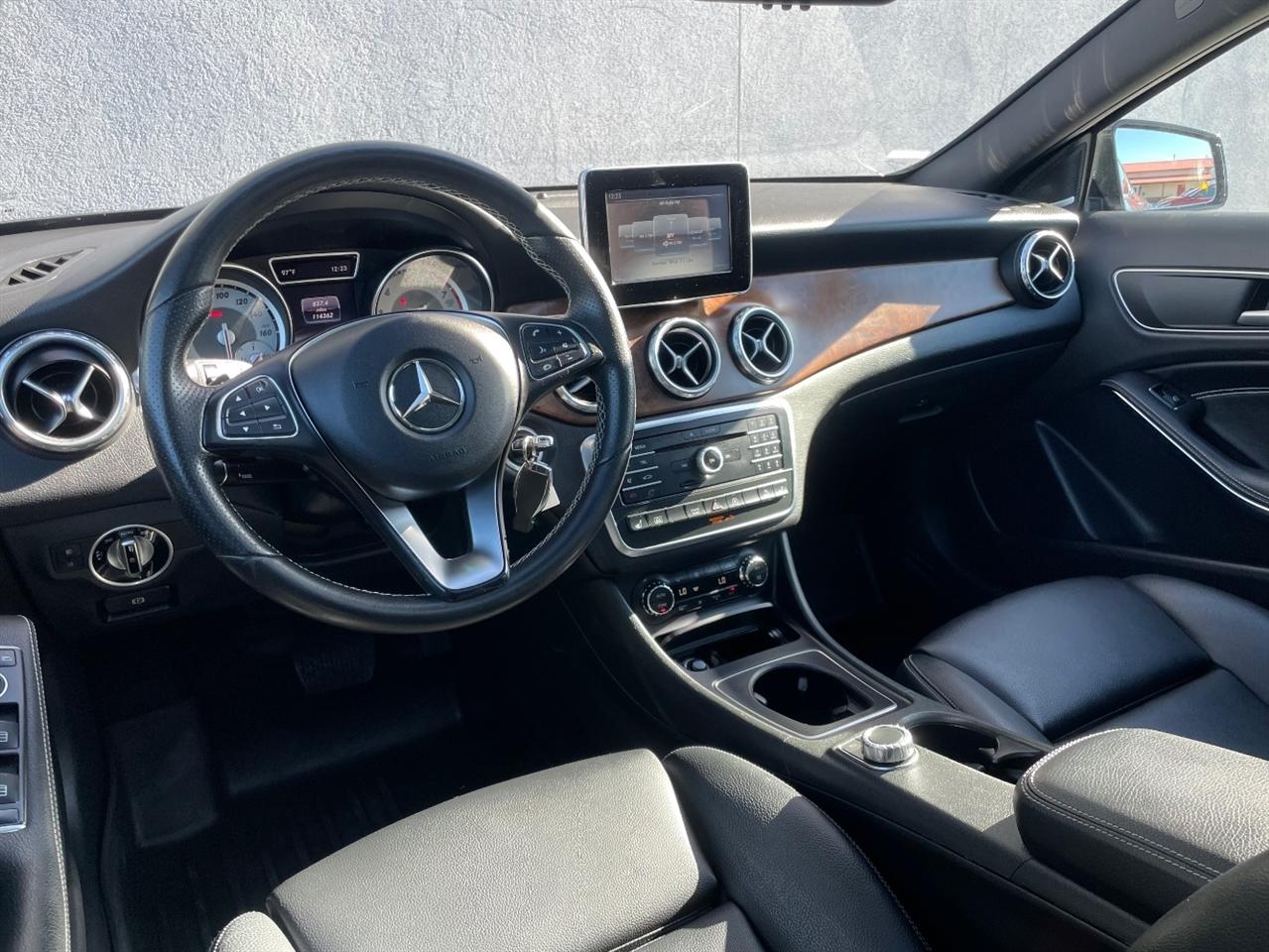 Mercedes-Benz GLA  2016