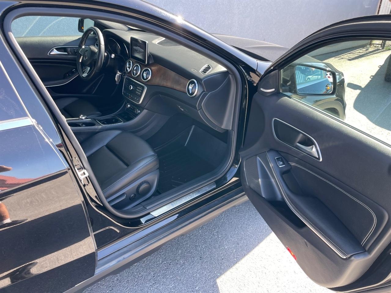 Mercedes-Benz GLA  2016