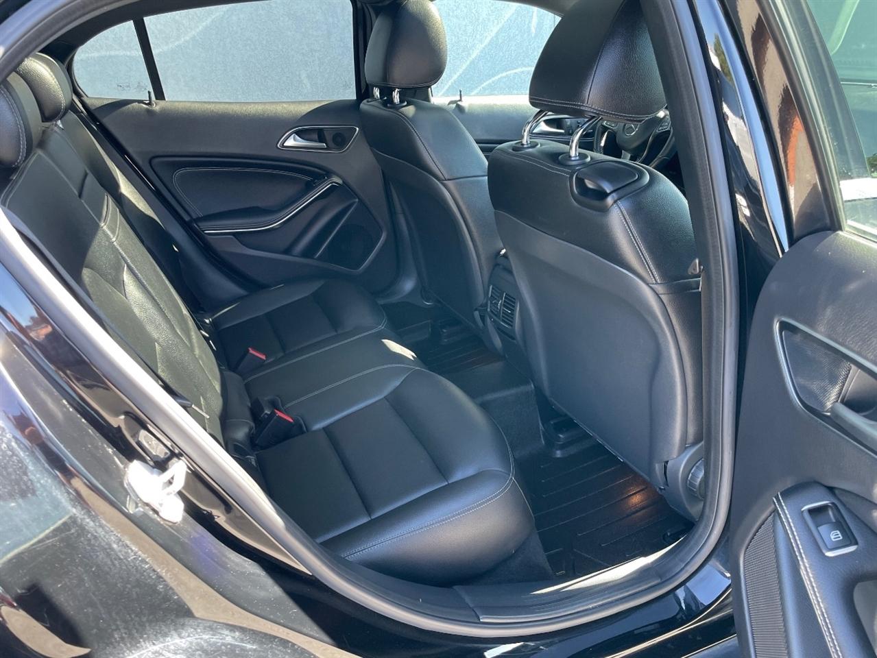 Mercedes-Benz GLA  2016