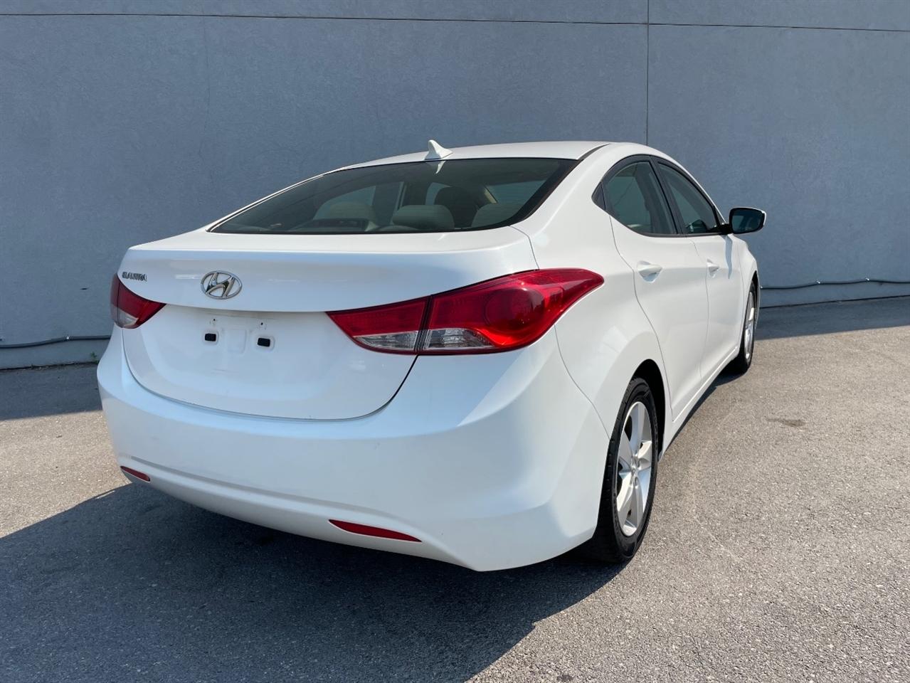 Hyundai Elantra  2013
