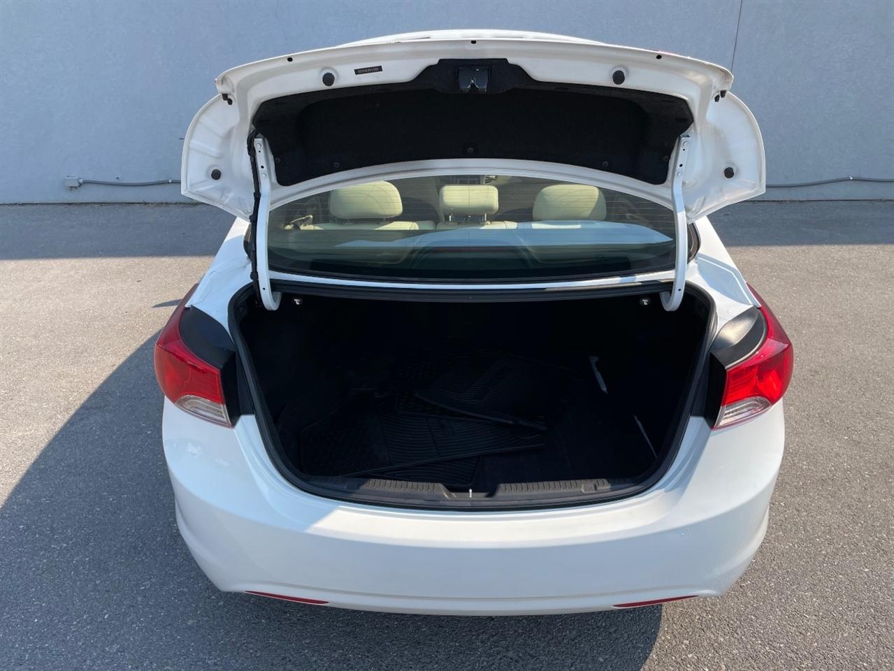 Hyundai Elantra  2013