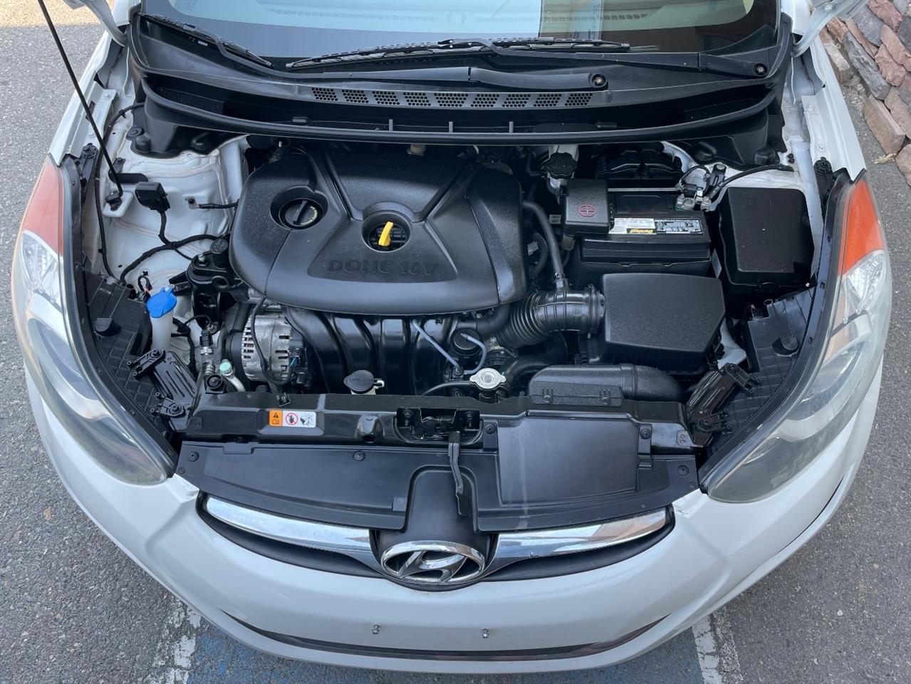 Hyundai Elantra  2013