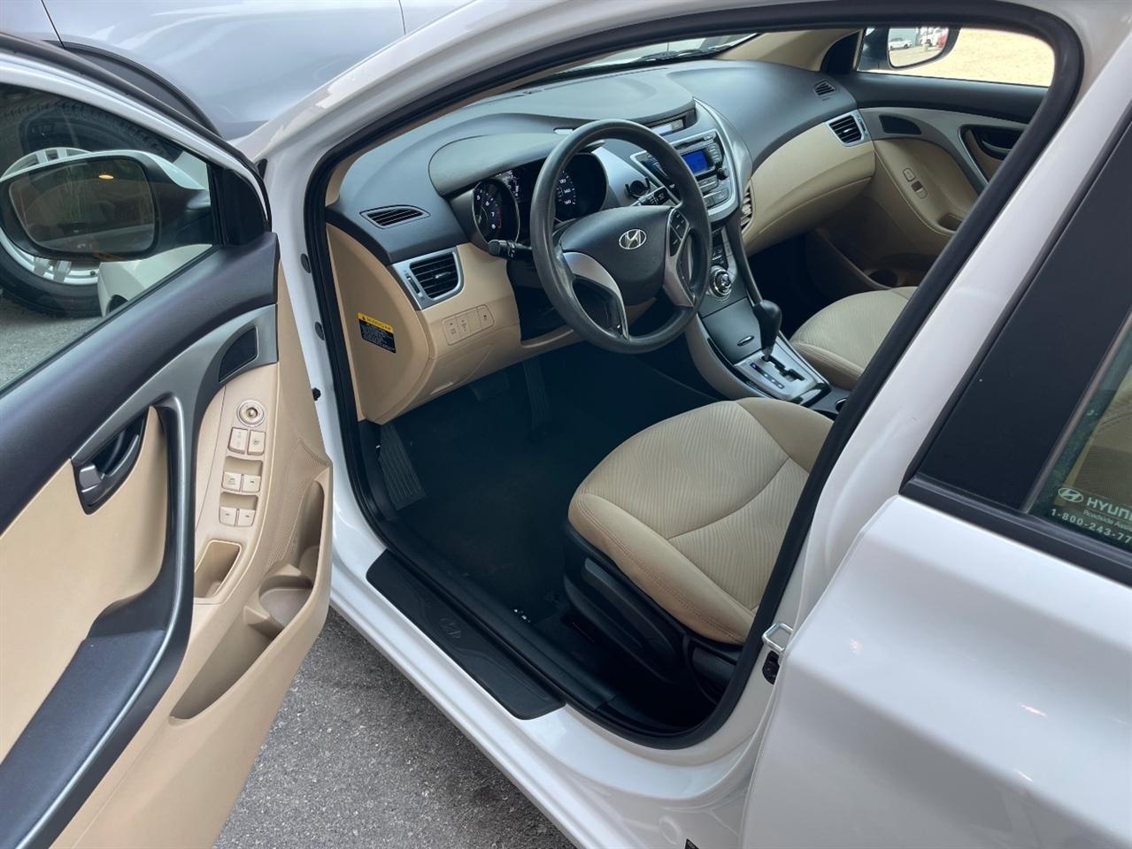 Hyundai Elantra  2013