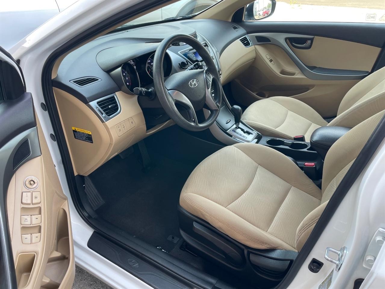 Hyundai Elantra  2013