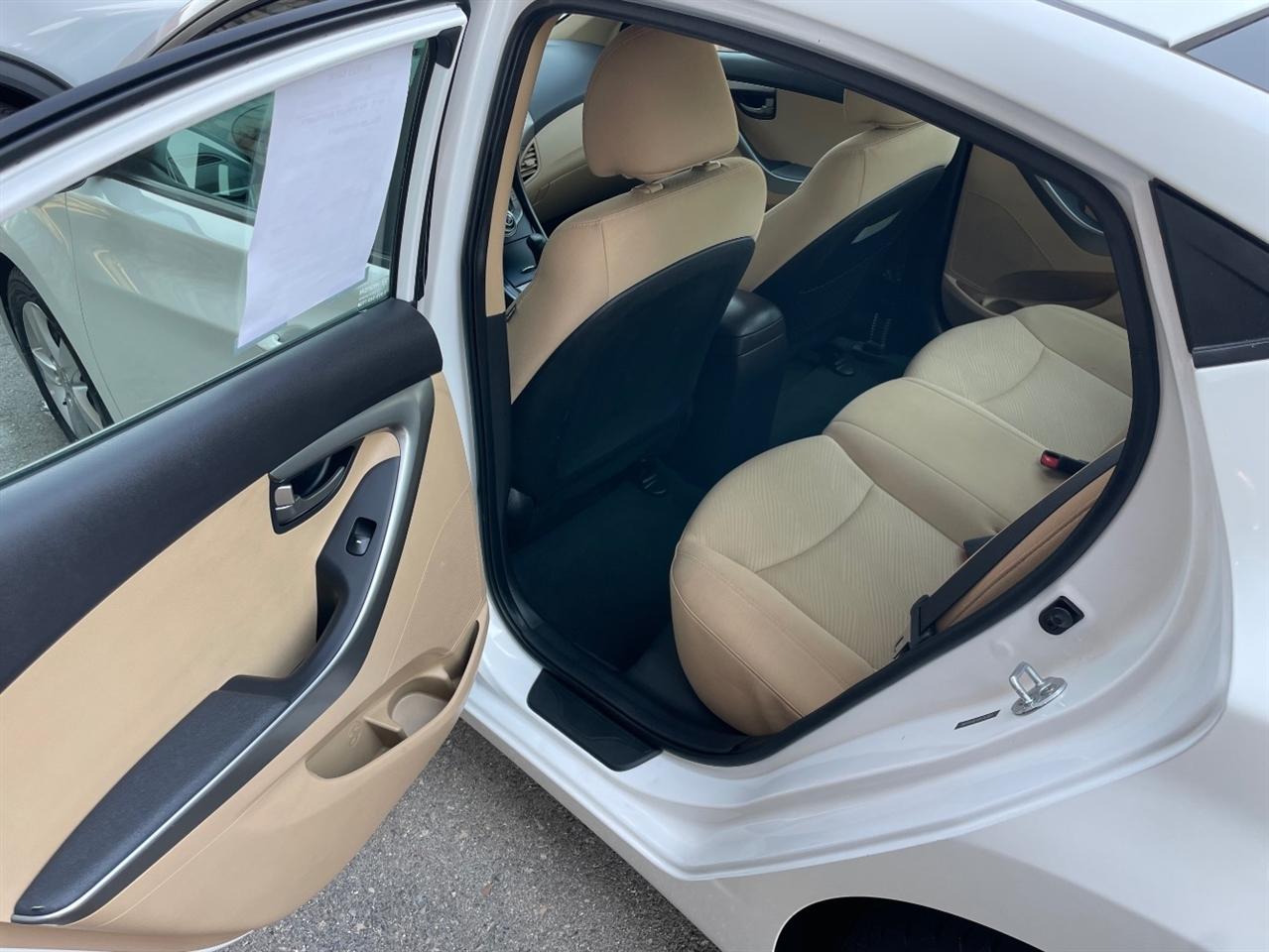 Hyundai Elantra  2013