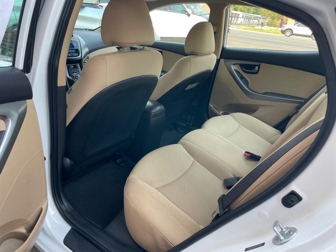 Hyundai Elantra  2013