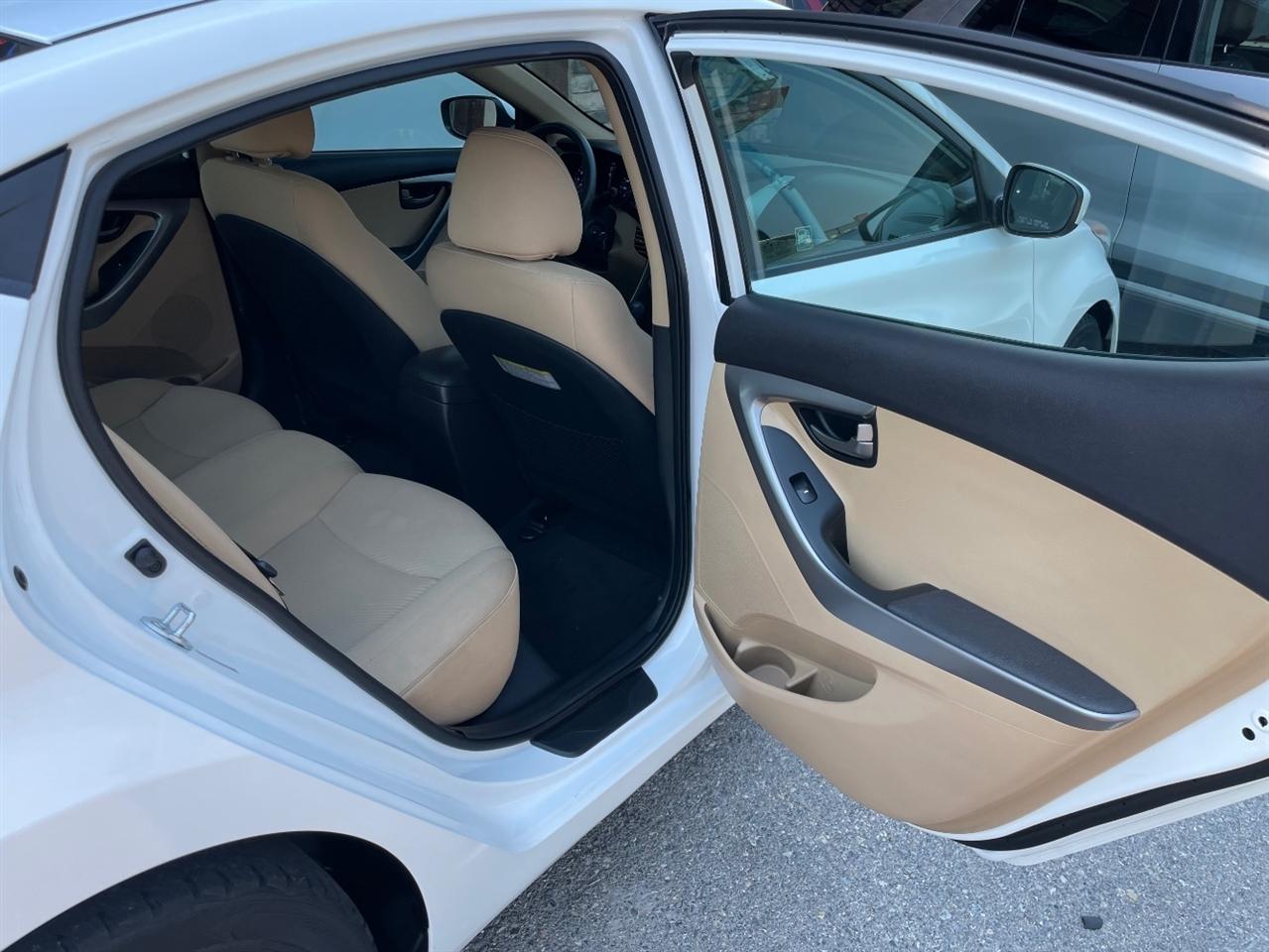 Hyundai Elantra  2013