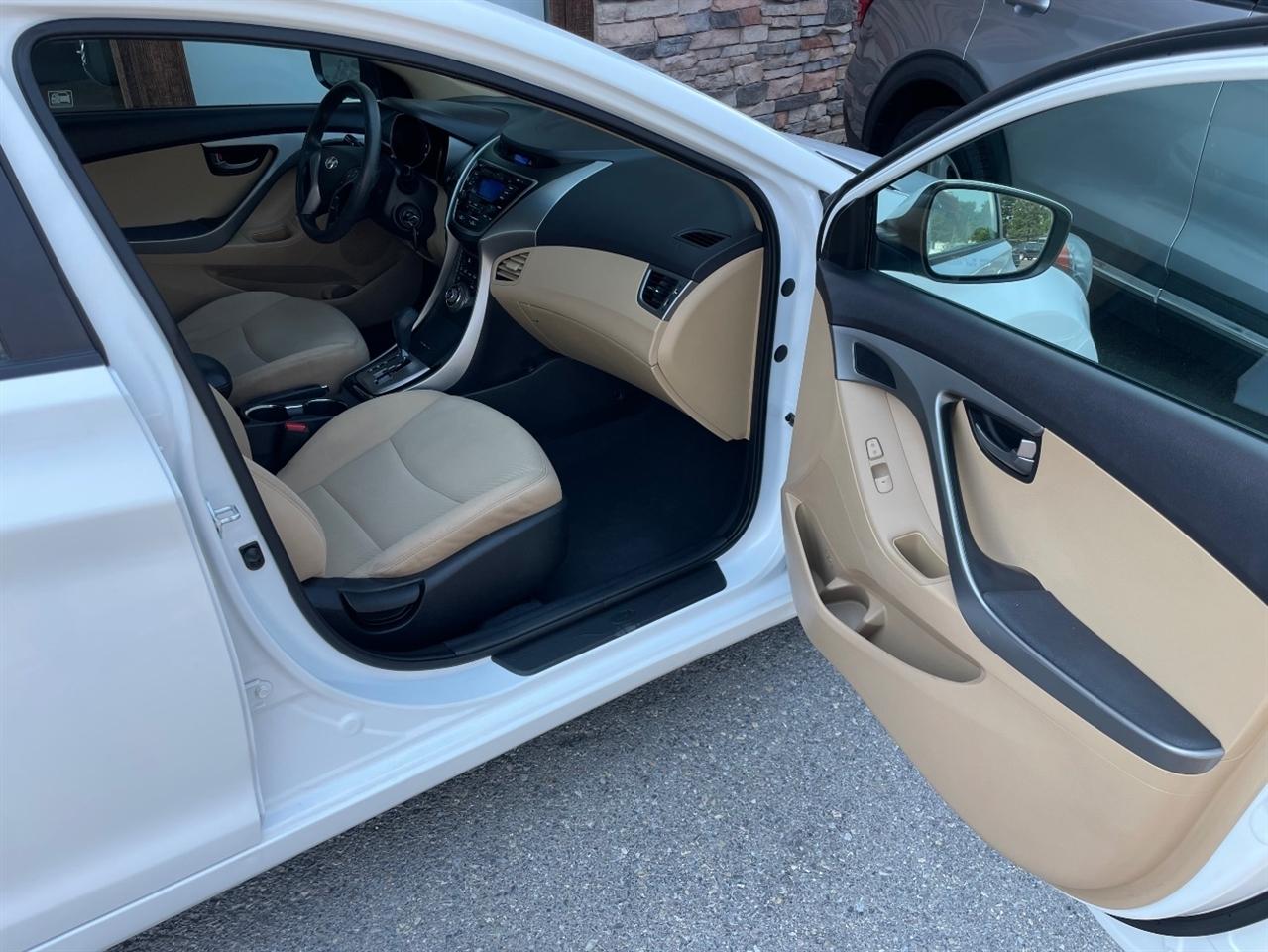 Hyundai Elantra  2013