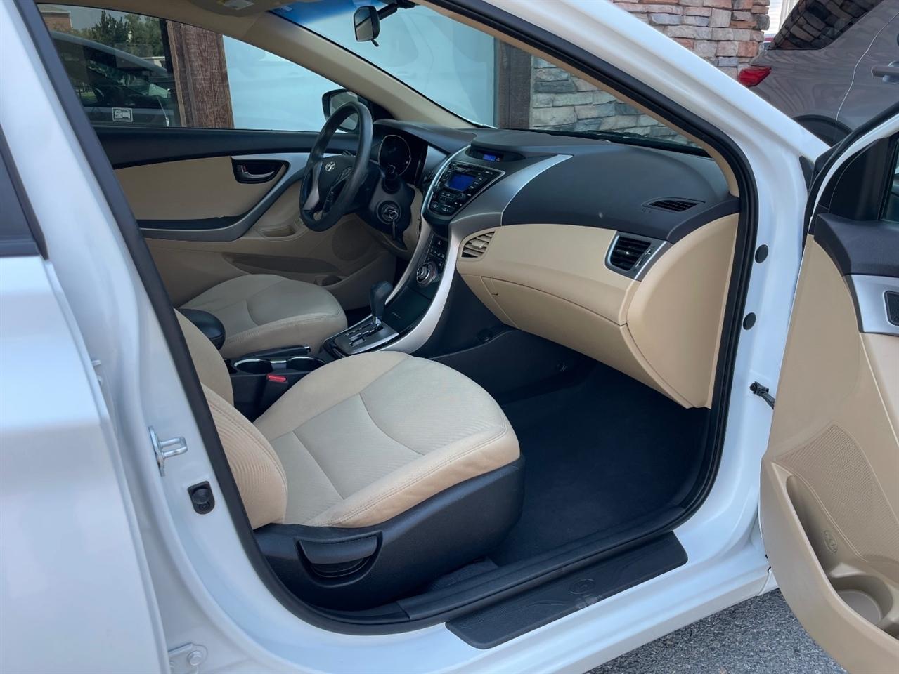 Hyundai Elantra  2013