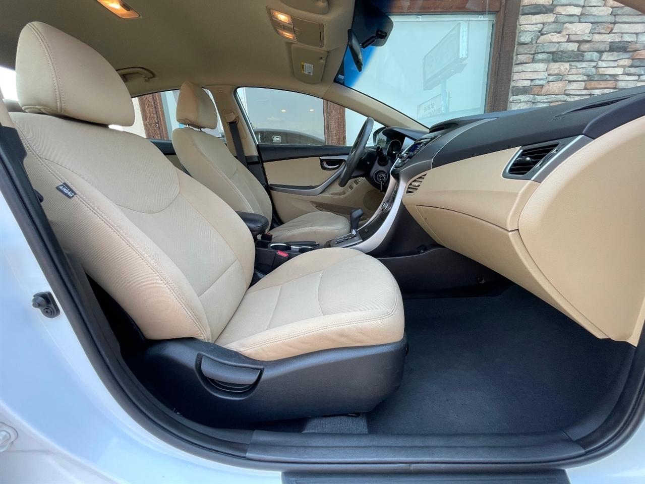 Hyundai Elantra  2013