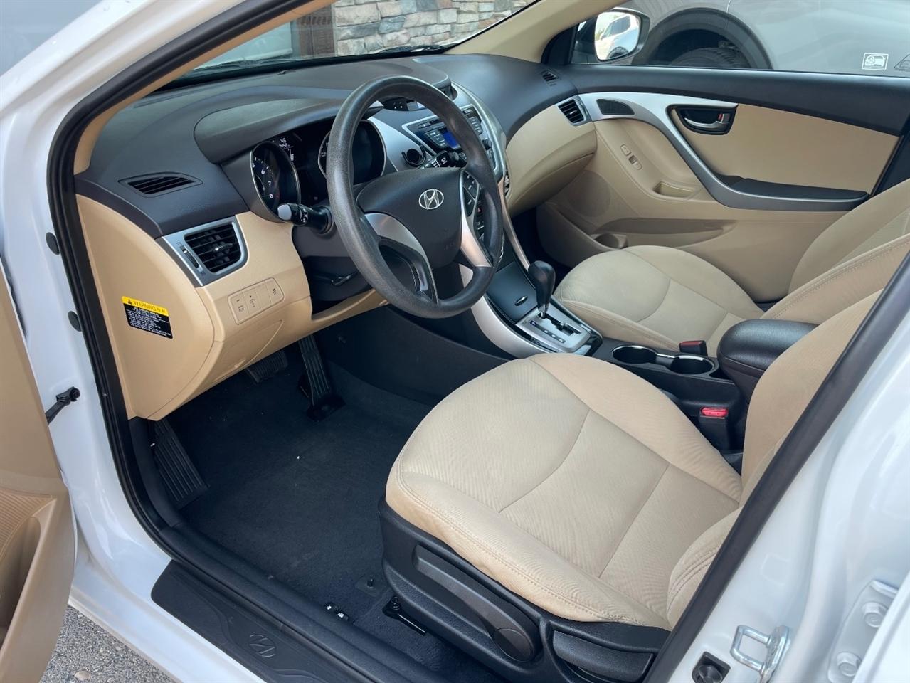Hyundai Elantra  2013