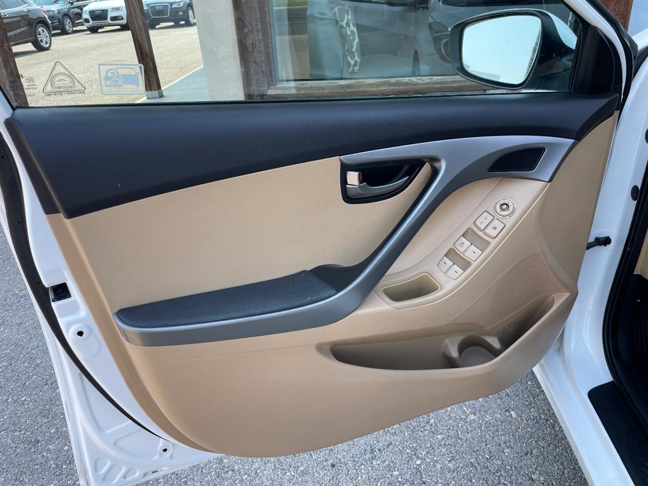 Hyundai Elantra  2013