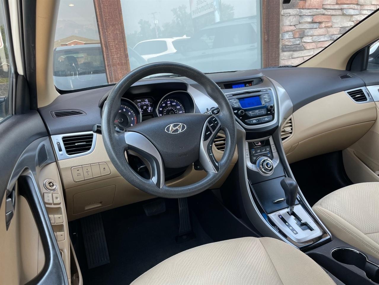 Hyundai Elantra  2013