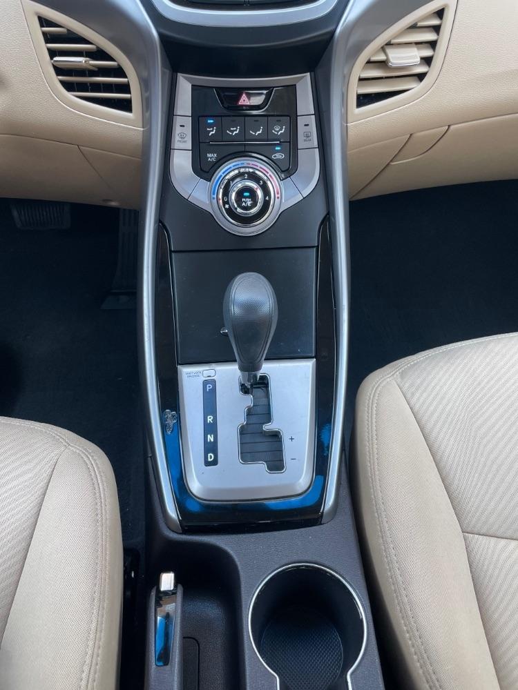 Hyundai Elantra  2013