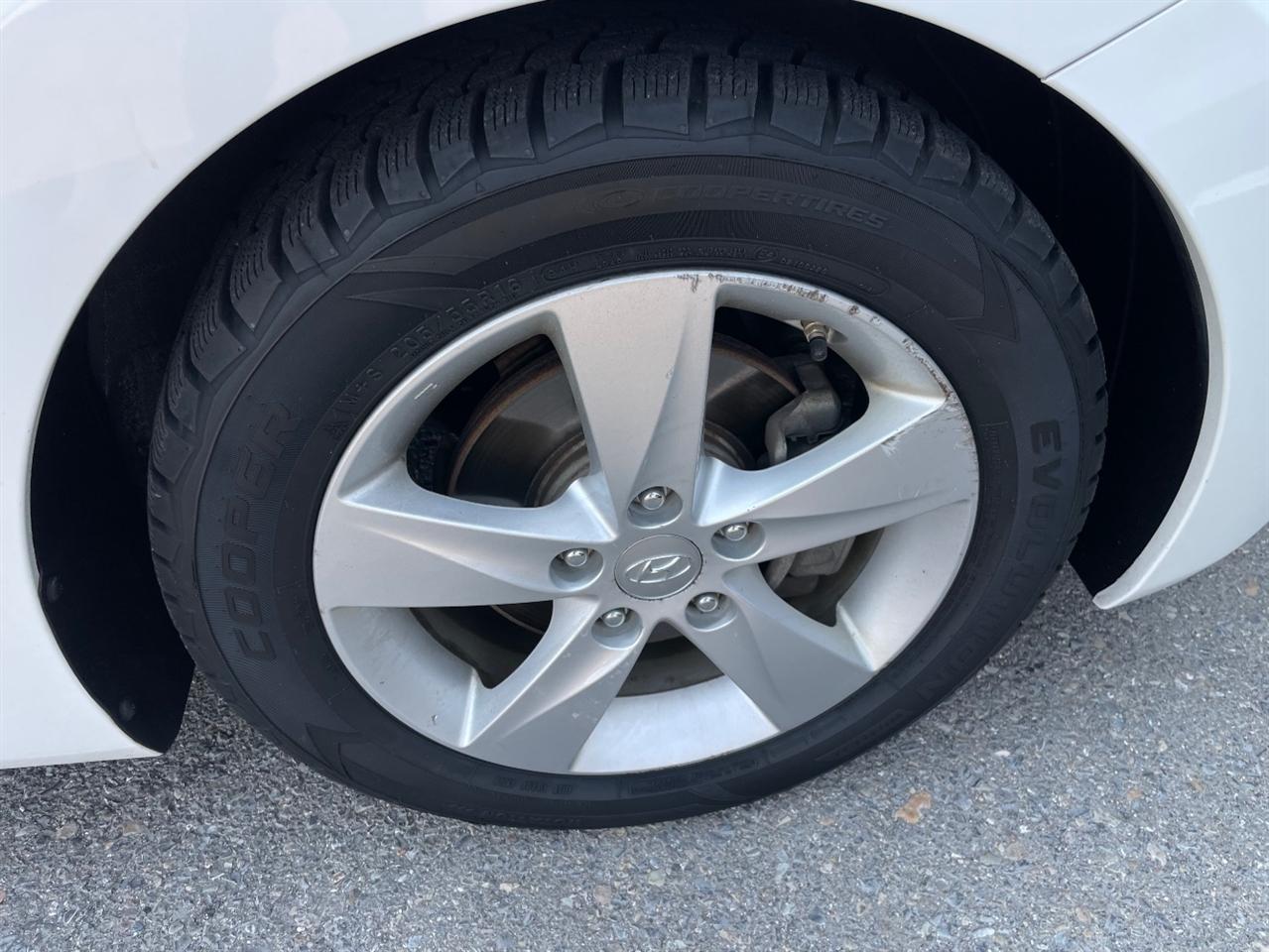 Hyundai Elantra  2013