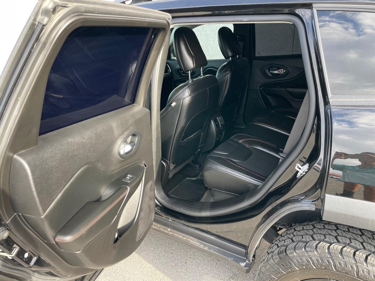 Jeep Cherokee  2021