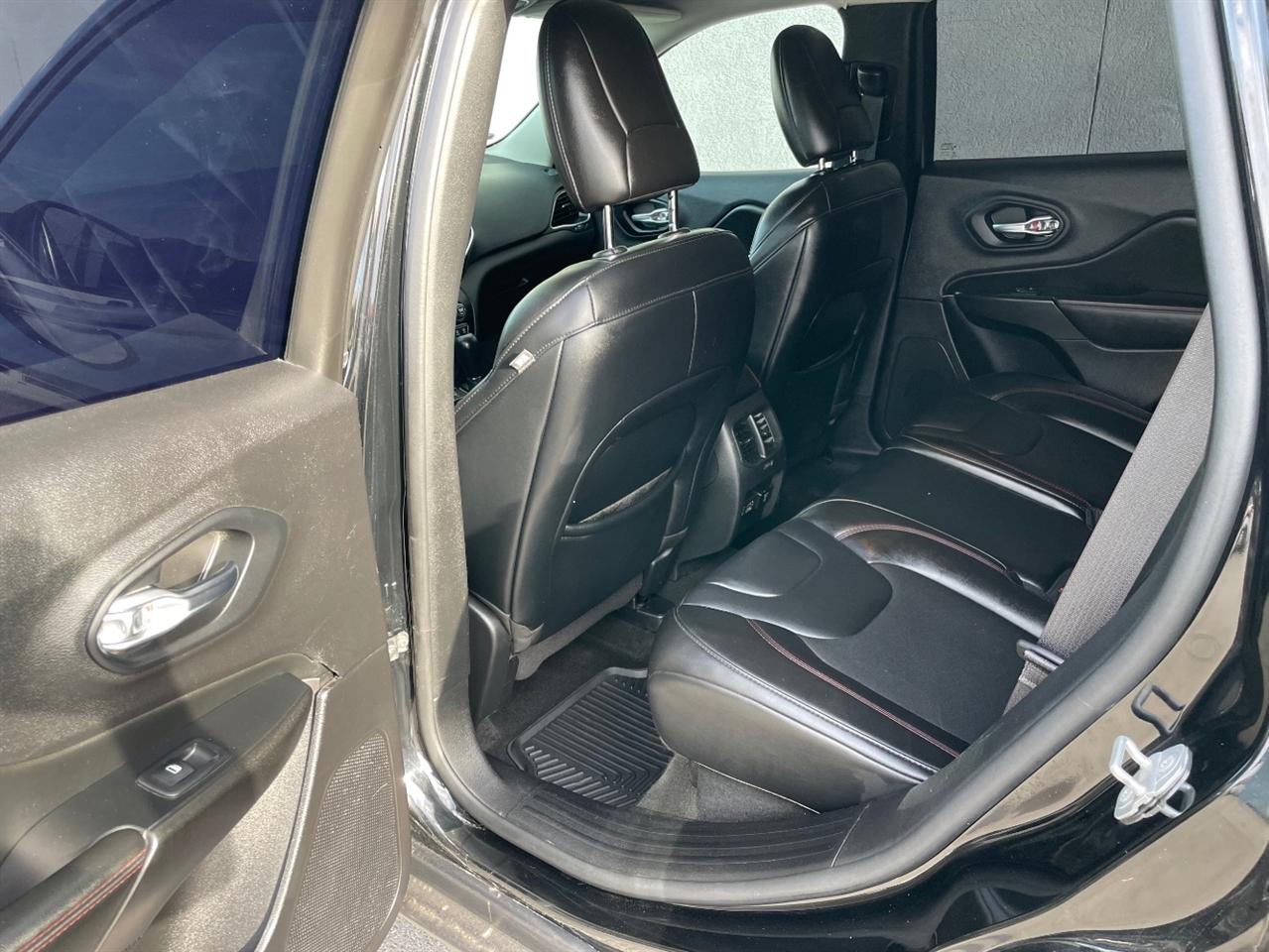 Jeep Cherokee  2021