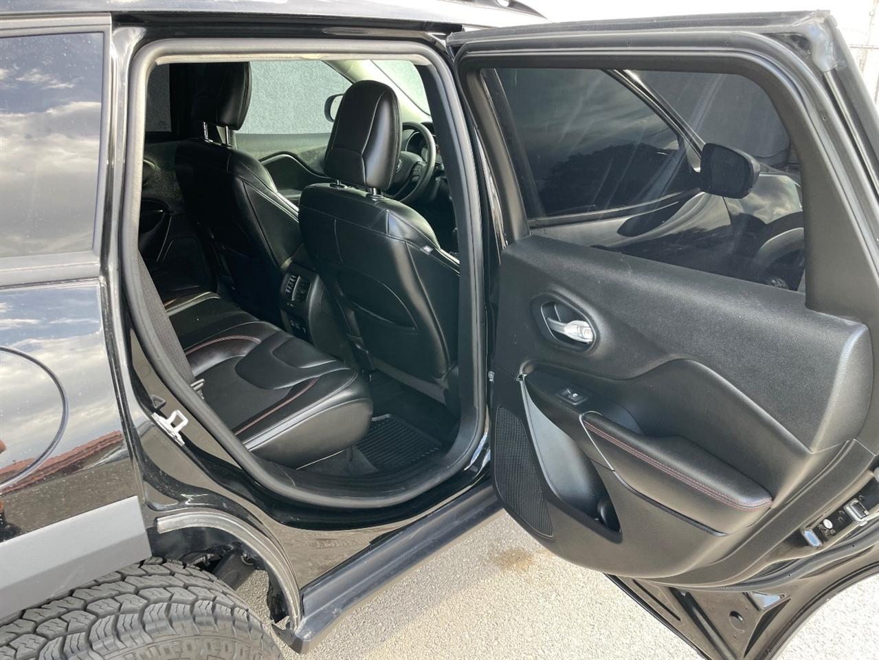 Jeep Cherokee  2021