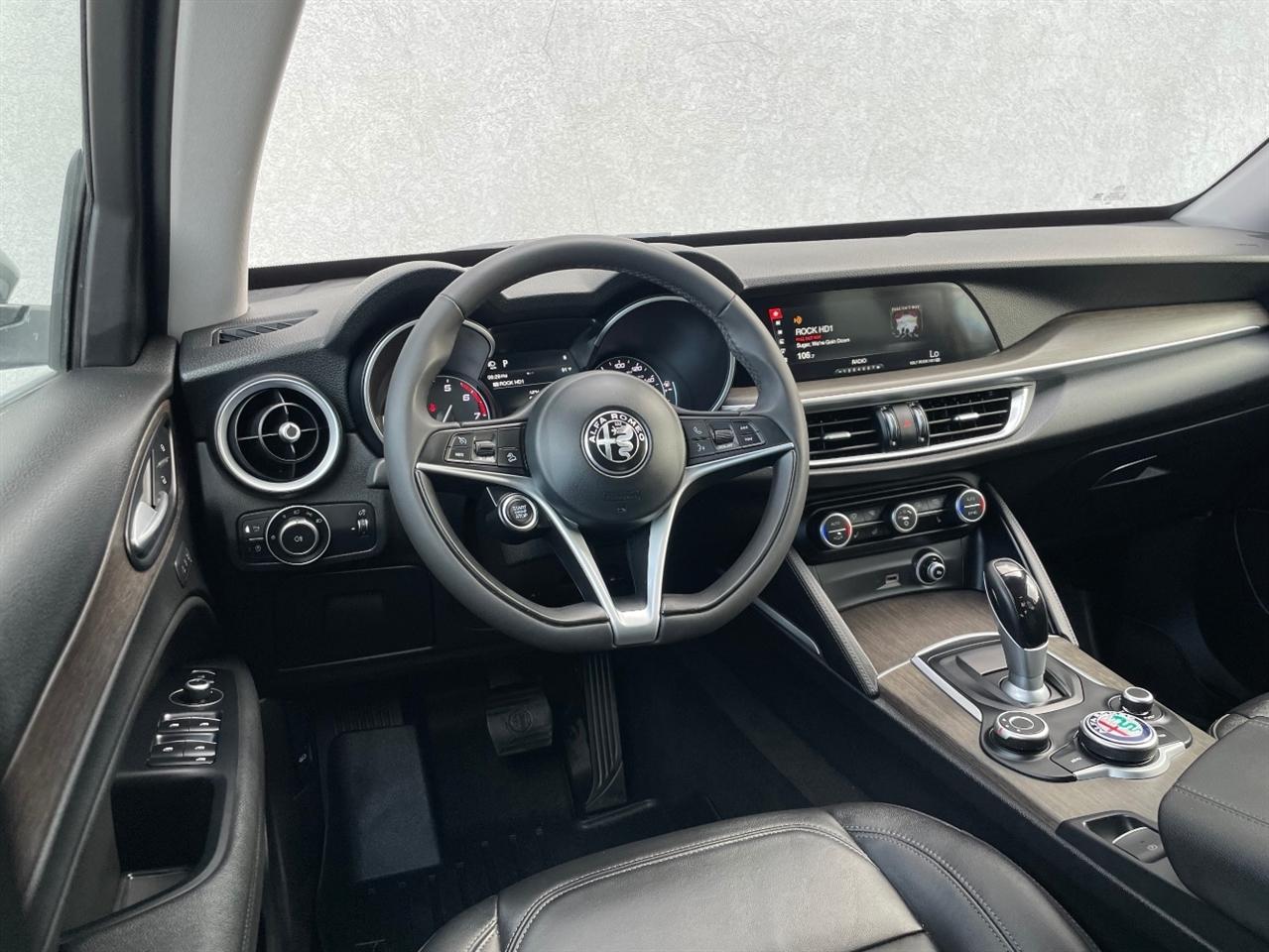 Alfa Romeo Stelvio  2018