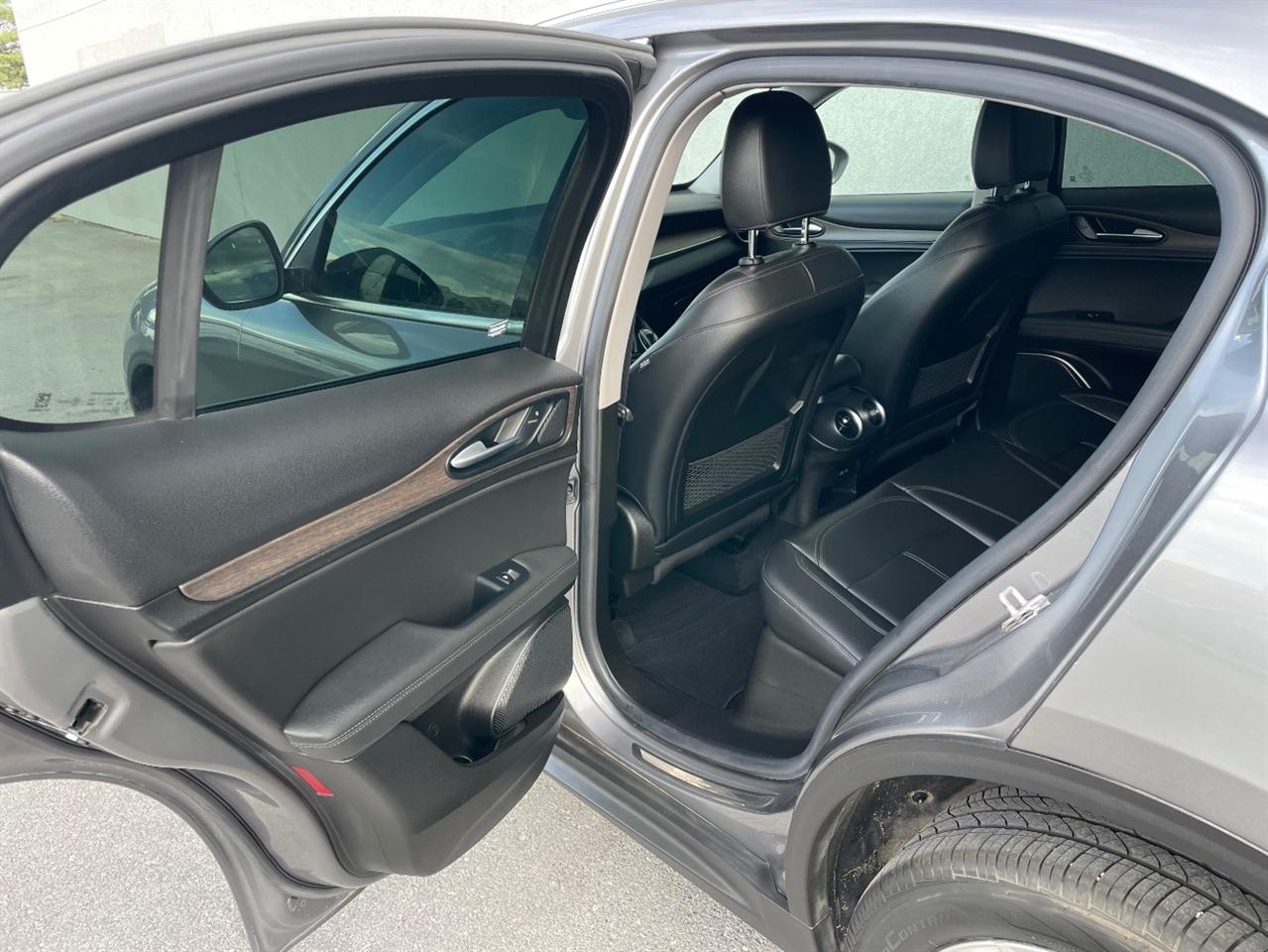 Alfa Romeo Stelvio  2018