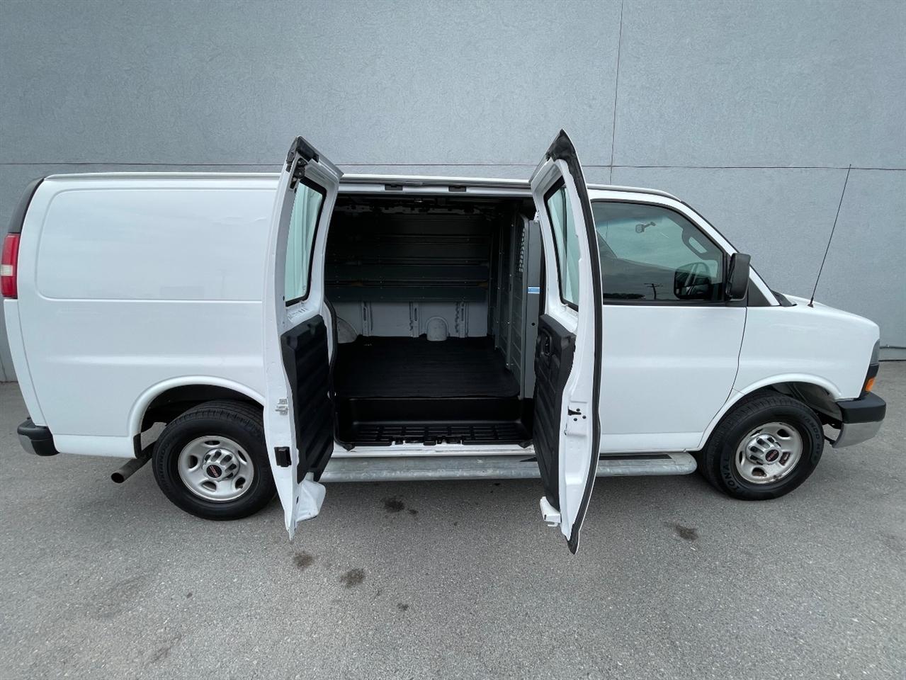 GMC Savana Cargo Van  2016