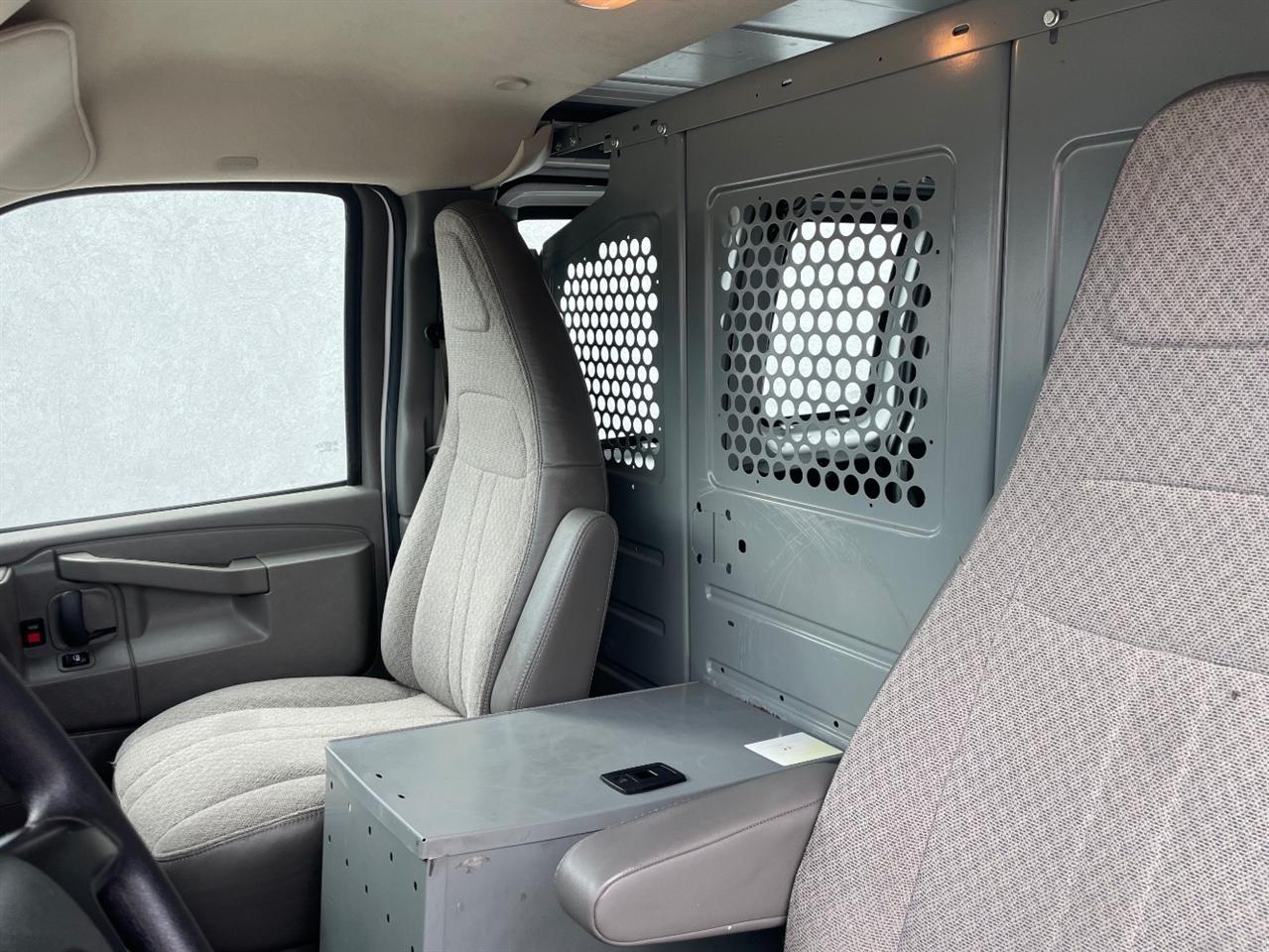 GMC Savana Cargo Van  2016