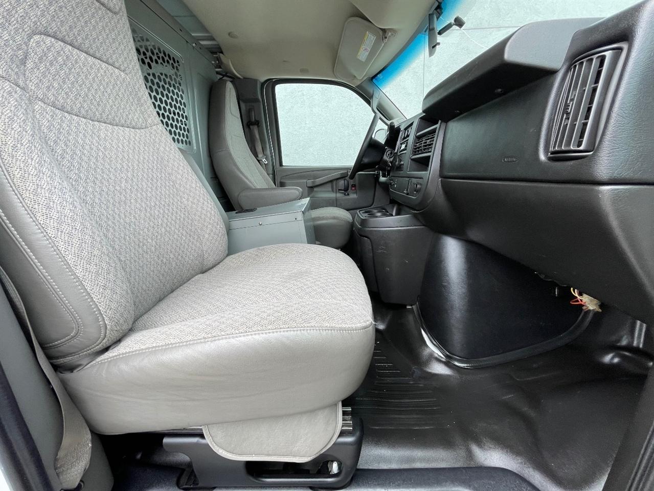GMC Savana Cargo Van  2016