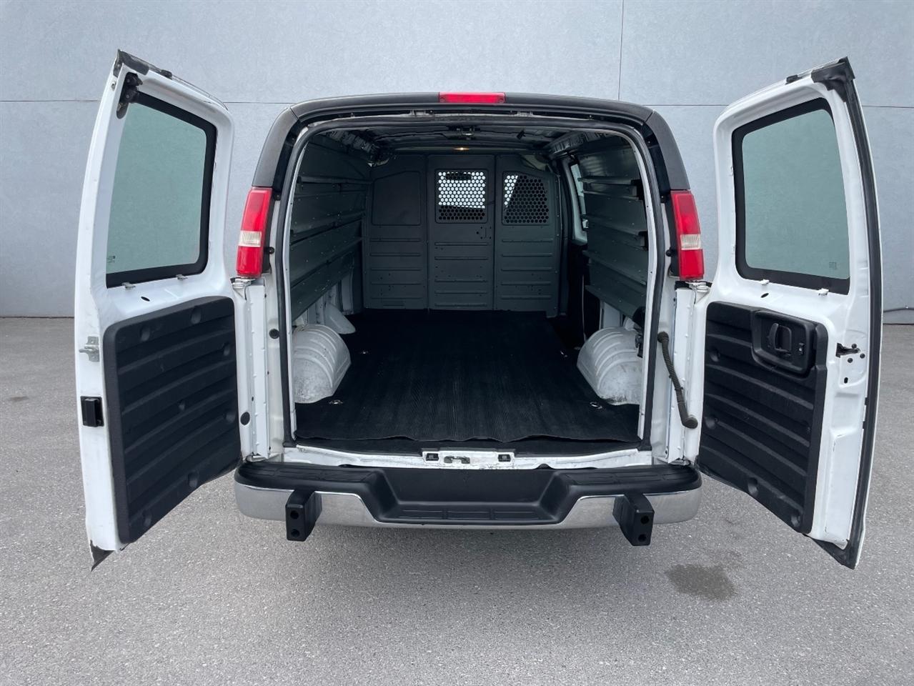 GMC Savana Cargo Van  2016