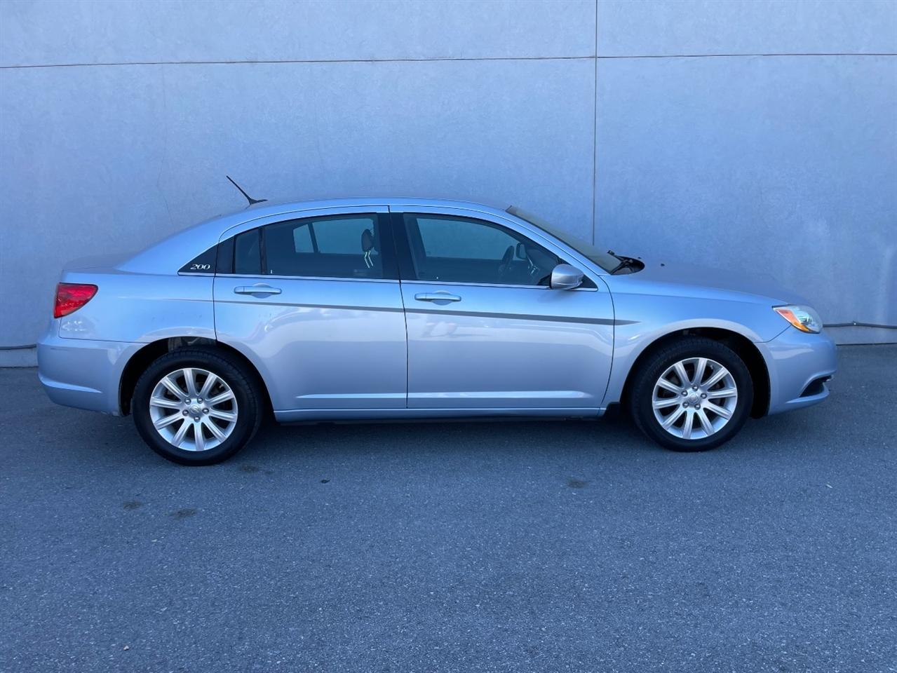 Chrysler 200  2013