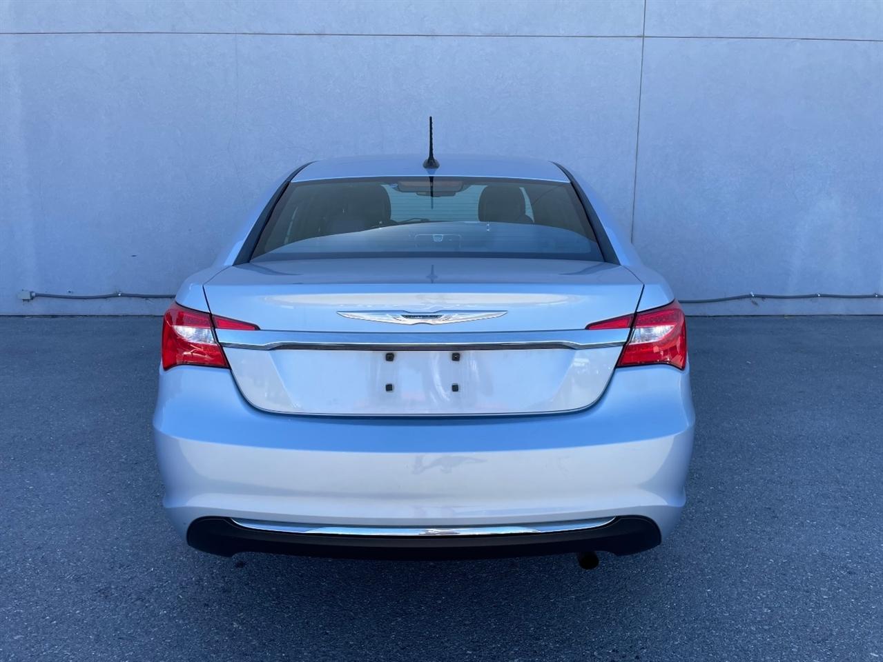 Chrysler 200  2013