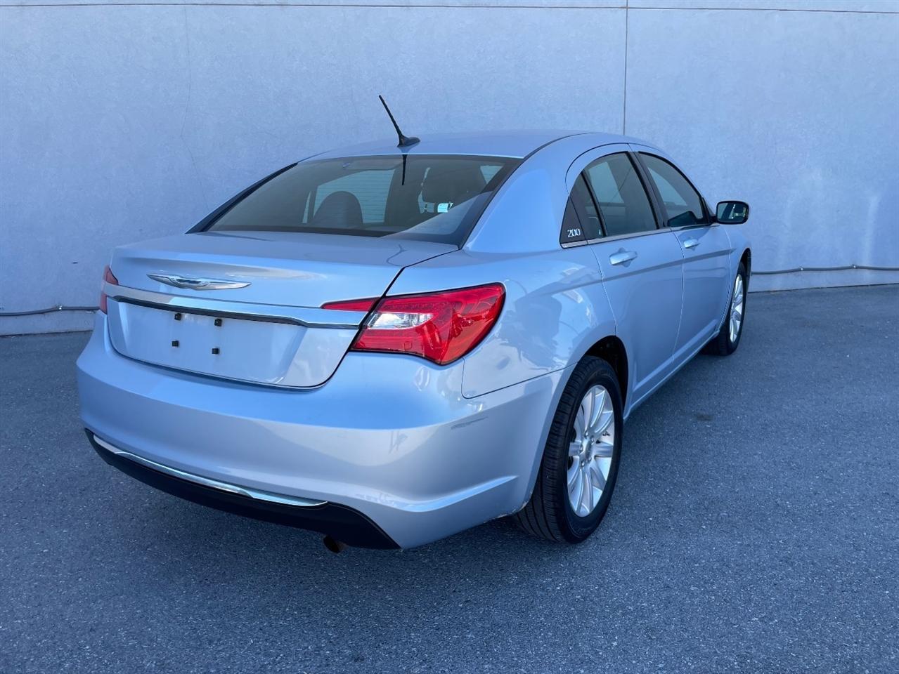 Chrysler 200  2013