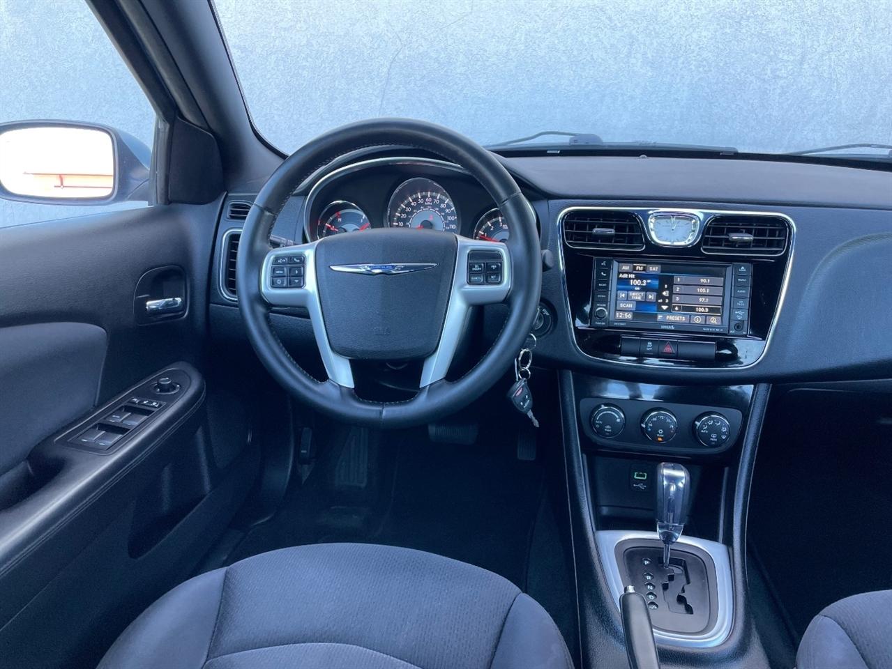 Chrysler 200  2013