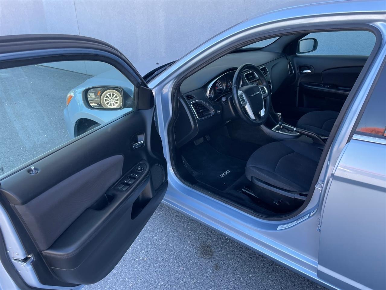 Chrysler 200  2013